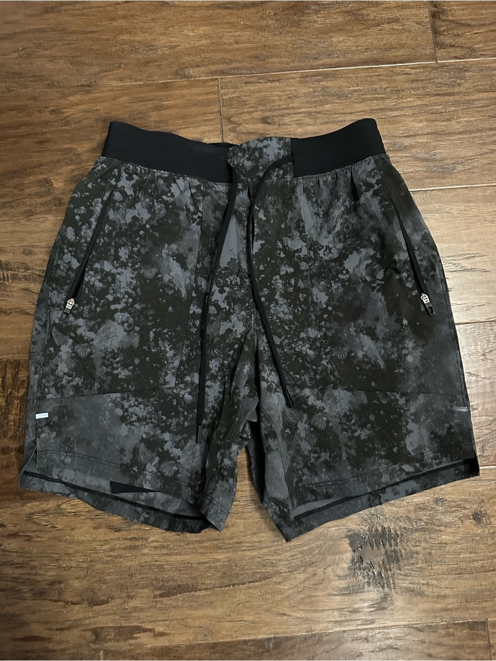 Lululemon Lined Men's License to Train Drawstring Shorts Size XS